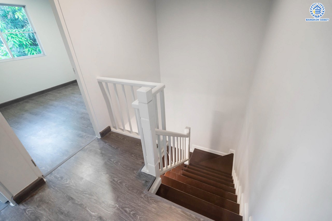 บ้านมือสองตกแต่งใหม่  แบรนด์ LH ม.พฤกษ์ลดา1 บางใหญ่-เซ็นทรัลเวสต์เกต เนื้อที่ 50 ตร.ว. ฟังก์ชัน 3 ห้องนอนพร้อมเชื่อมต่อห้องอเนกประสงค์ 3 ห้องน้ำ 2 ที่จอดรถ บนทำเลเส้นทางสายหลัก "กาญจนาภิเษก" ใกล้เซ็นทรัลเวสต์เกต และเพียง 10 นาทีถึงรถไฟฟ้า "สถานีคลองบางไผ่"